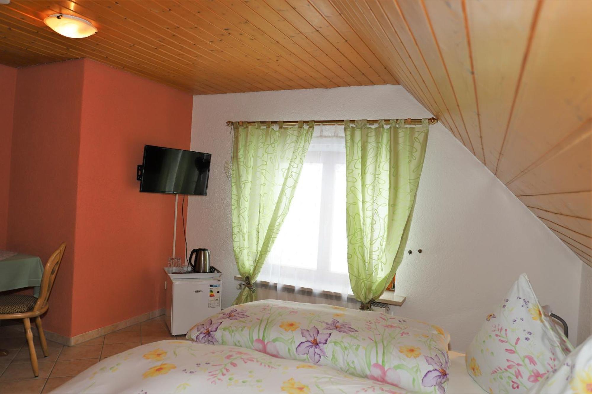 Gaestehaus Willaringen Rickenbach  Room photo